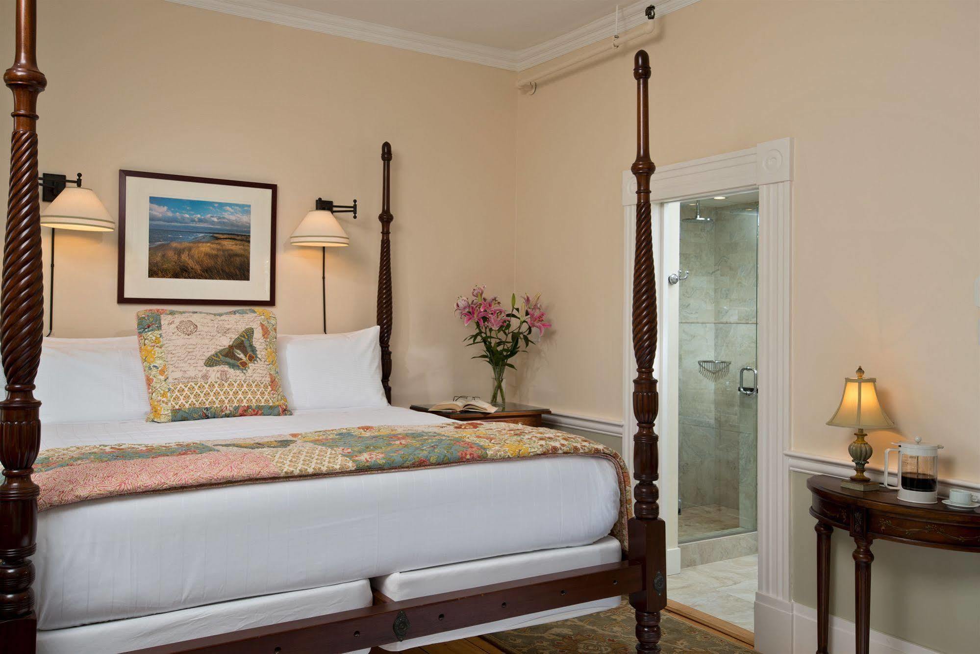 The At Cape Cod Inn Yarmouth