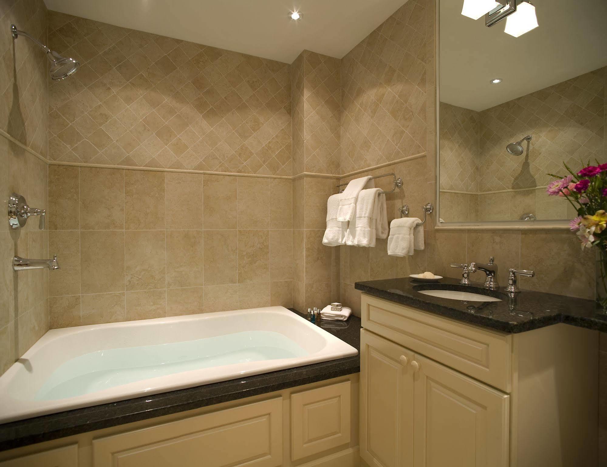 The At Cape Cod Inn 4*